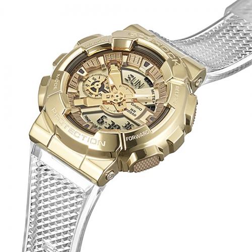 Большой корпус антимагнитных часов CASIO G-SHOCK GM-110-1AER дополнен крупными рифлеными кнопками из полимера.