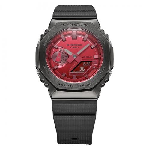Прочный корпус с закругленными углами ударостойких часов CASIO GM-2100B-4AER выкован из нержавеющей стали IP Dark Grey.