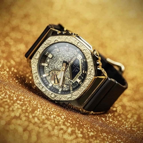 Луна на G-SHOCK GM-2100MG-1AER как в зеркало глядит, G-SHOCK ее сиянье отражает, и красотой, и яркостью нас ослепляет.