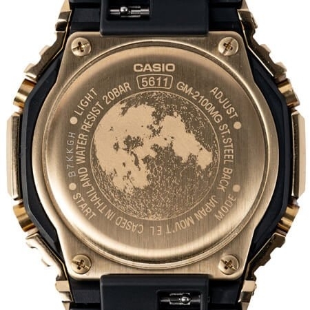 Карта Луны выгравирована на задней крышке часов G-SHOCK GM-2100MG-1AER с ионным покрытием по технологии IP Gold.