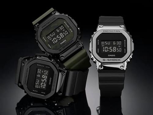 Серия прямоугольных часов G-SHOCK GM-5600 создана по образцу корпуса DW-5600, но с безелем из нержавеющей стали.