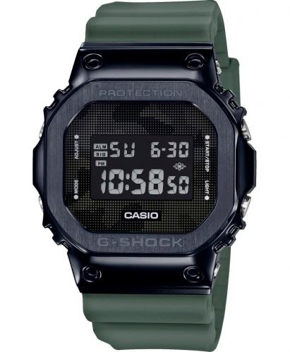 Камуфляжные противоударные цифровые часы CASIO G-SHOCK GM-5600B-3ER Black & Green с стальной накладкой, инверсн., 200m.