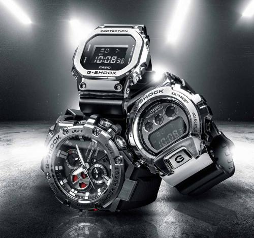 Противоударные часы G-SHOCK с стальными накладками на корпусе представлены: GST-B100-1AER, GM-5600-1ER и GM-6900-1ER.