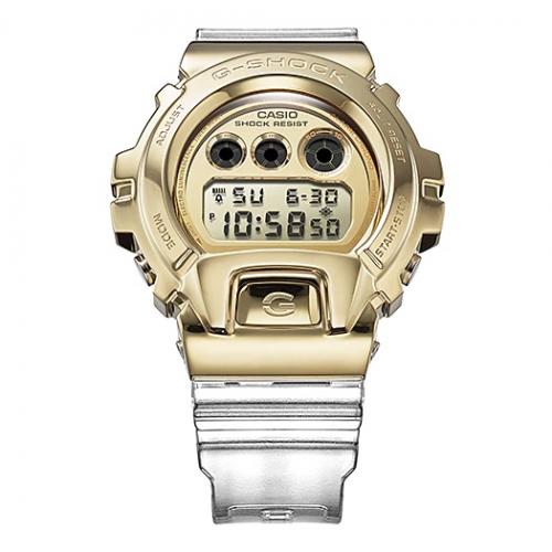 Трехглазый G-Shock GM-6900SG-9ER получил кованую стальную накладку IP Gold на противоударный полиуретановый корпус.