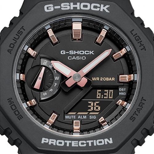 Женские аналогово-цифровые часы CASIO G-SHOCK GMA-S2100-1AER с позолоченными IP rose gold индексами и стрелками.