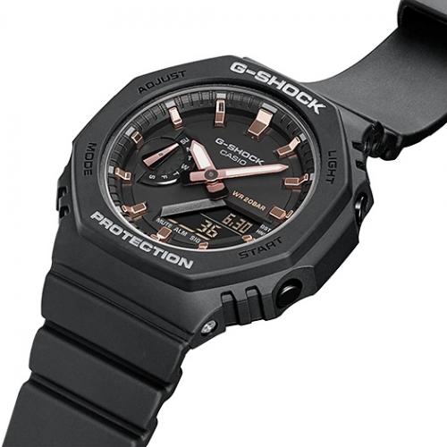 Женские часы G-SHOCK GMA-S2100-1AER воспроизводят полюбившийся многим ретро-образ благодаря восьмиугольному лимбу.
