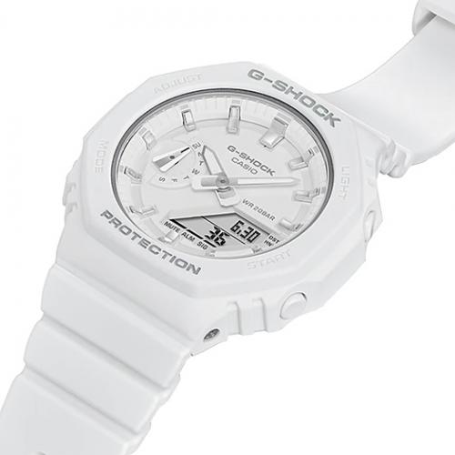 Женские часы G-SHOCK GMA-S2100-7AER воспроизводят полюбившийся многим ретро-образ благодаря восьмиугольному лимбу.