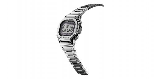 Прямоугольный корпус и ремешок часов CASIO G-SHOCK GMW-B5000D-1ER выполнены из нержавеющей стали.