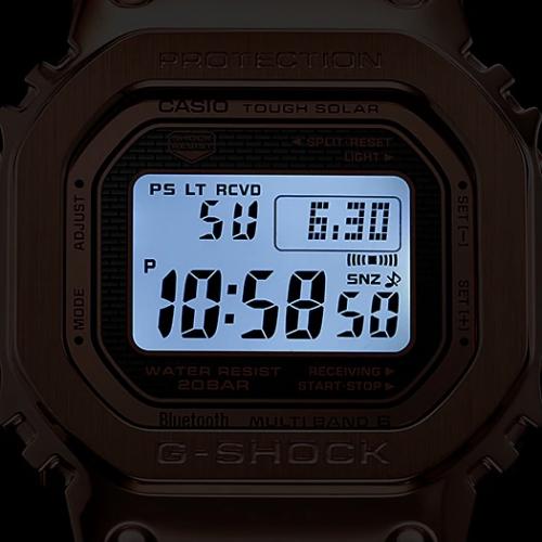 Контрастный STN дисплей часов G-SHOCK GMW-B5000GD-4ER получил полностью автоматическую подсветку Super Illuminator.
