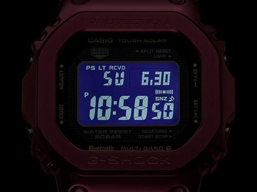 Инверсный STN дисплей часов G-SHOCK GMW-B5000RD-4ER получил полностью автоматическую подсветку Super Illuminator.