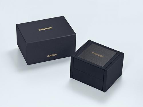 Часы из титана с DLC-покрытием CASIO G-SHOCK GMW-B5000TB-1ER поставляются в эксклюзивной упаковке черного цвета.