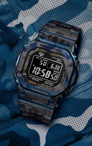 Титановые часы G-SHOCK «Summer Ice Blue» GMW-B5000TCF-2ER с точечным рисуноком «камуфляж» на безеле и браслете.