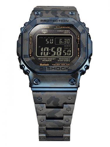 Милитари часы CASIO G-SHOCK GMW-B5000TCF-2ER с синим камуфляжным принтом DLC, нанесенным на титановый сплав.