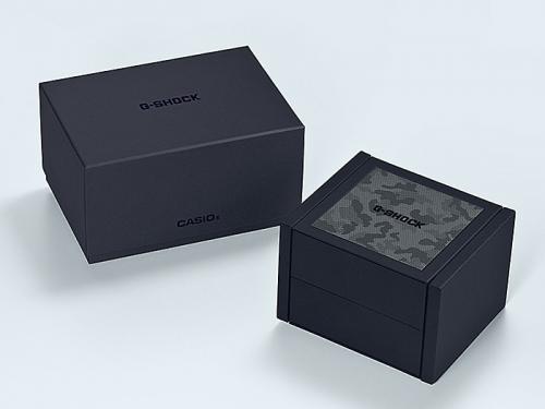 Часы из титана с DLC-покрытием CASIO G-SHOCK GMW-B5000TCM-1ER поставляются в эксклюзивной камуфляжной упаковке.