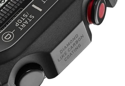 На боковую грань корпуса черных часов GMW-B5000TVA-1ER с сапфировым стеклом нанесено: «Diamond Like Carbon Coating».