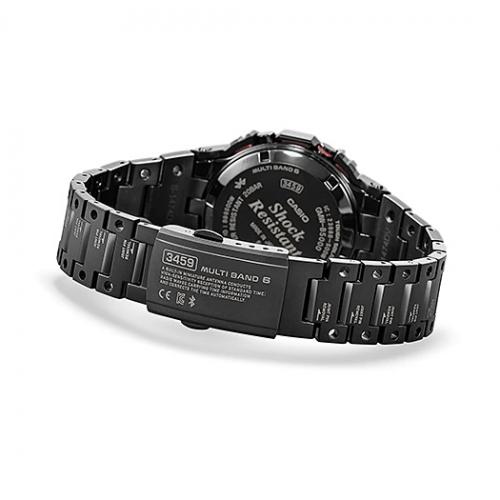 На застежку браслета часов G-SHOCK GMW-B5000TVA-1ER нанесен номер модуля «3459» и тех. описание функции «Multi Band 6».