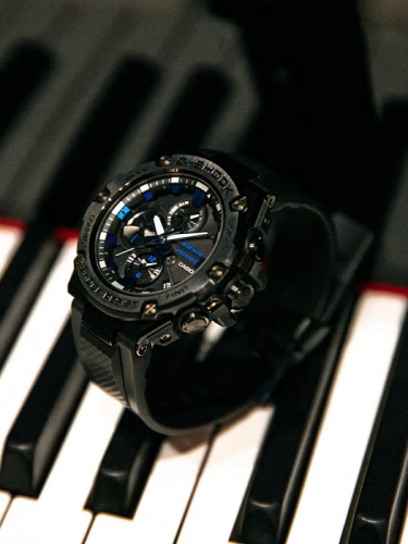 Противоударные часы GST-B100BNR-1AER Limited Edition в коллаборации с студией джазовой звукозаписи Blue Note Records.
