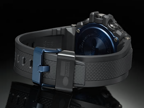 Застежка структурированого полимерного ремешка часов G-SHOCK GST-B100BNR-1AER из нержавеющей стали с IP-blue.