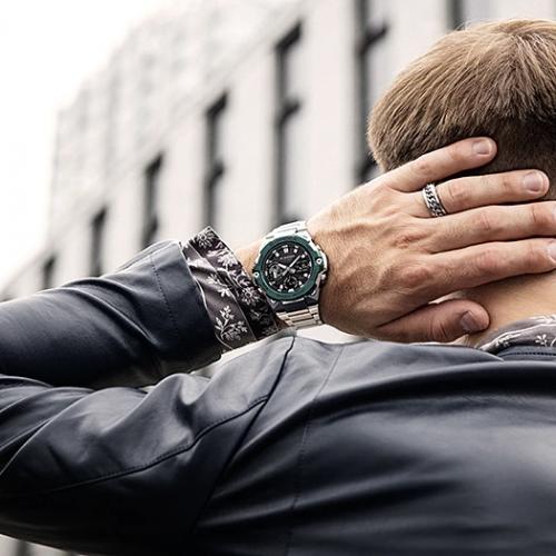 Зеленый безель ударопрочных часов GST-B400CD-1A3ER напоминает серию Submariner «Hulk» от швейцарского бренда Rolex. 
