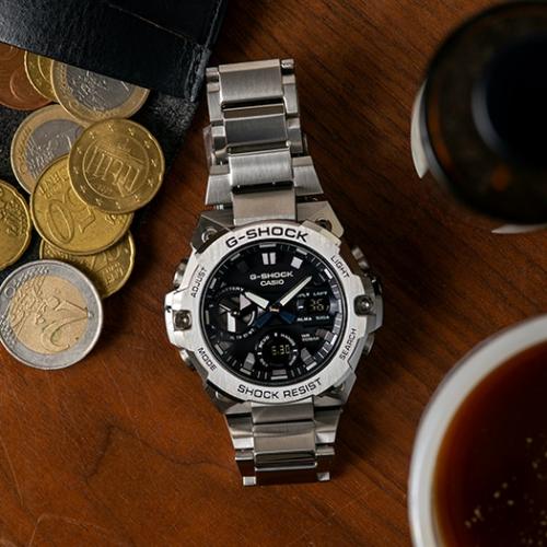Bluetooth® позволяет подключать часы G-SHOCK GST-B400D-1AER к смартфону, обеспечивая доступ ко многим функциям.
