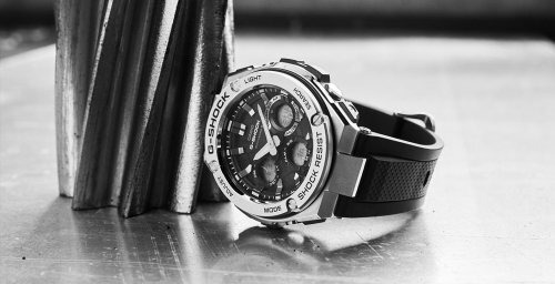 Часы G-SHOCK GST-W110-1AER обладают продуманным дизайном с повышенной ударопрочностью и водозащитой 200 метров.