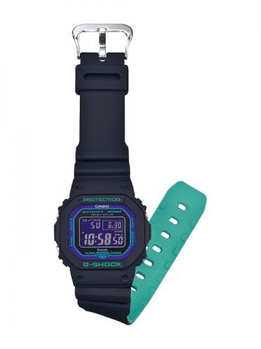 Часы G-SHOCK GW-B5600BL-1ER комплектуются двухслойным полимерным ремешком с голубой внутренней стороной.
