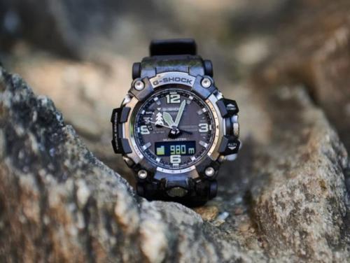Сферическое сапфировое стекло часов G-SHOCK GWG-2000-1A1ER обладает высокой прочностью и устойчивостью к царапинам. 