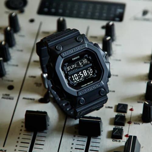 Часы G-SHOCK GXW-56BB-1ER с улучшенной защитой модуля и амортизаторами альфа гель в четырех точках внутри корпуса.