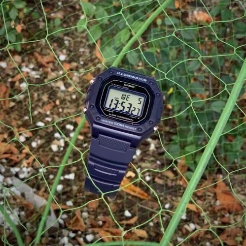 Функция автоматического календаря в часах CASIO W-218H-2AVEF самостоятельно устанавливает текущую дату и день недели.