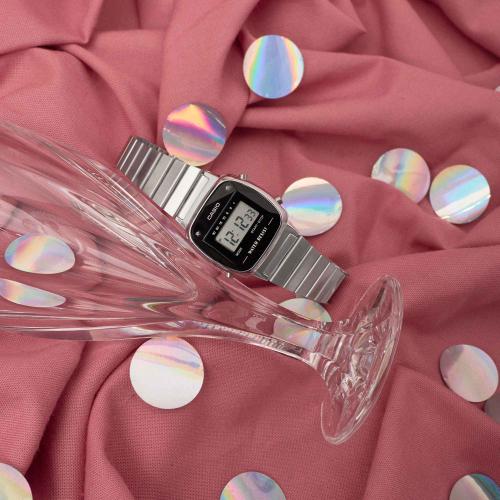 Граненые женские ретро часы CASIO VINTAGE LA670WEAD-1EF с монохромным дисплеем время оттачивает до блеска.