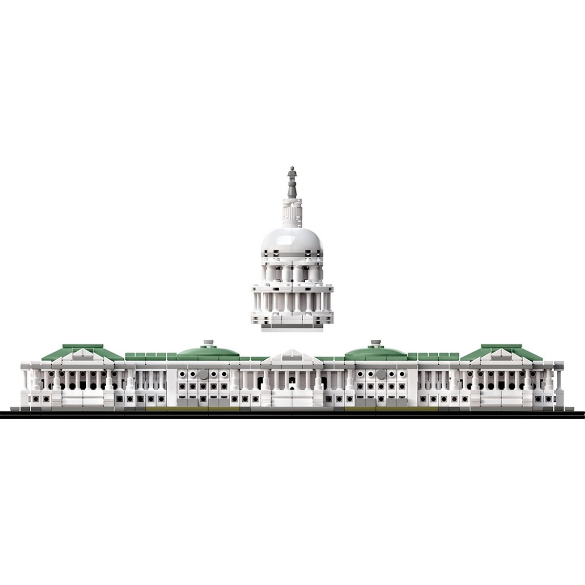 В наборе LEGO 21030 основное внимание уделяется фасаду здания в неоклассическом стиле, ступеням и лужайкам, с декоративной табличкой «Капитолий США».