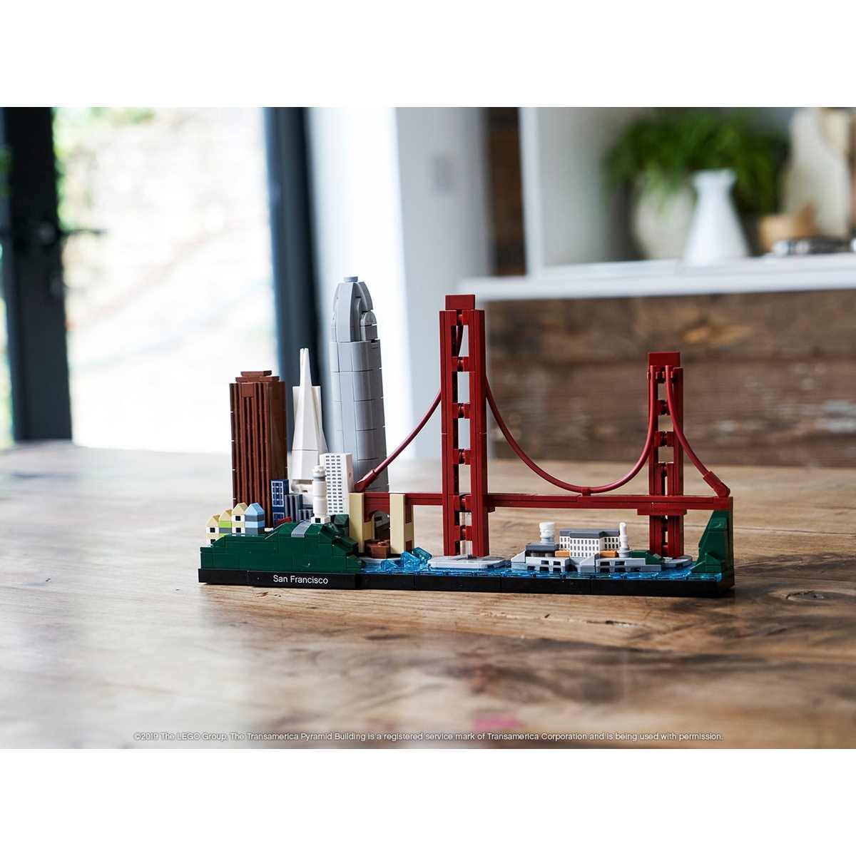 Конструктор LEGO® Сан-Франциско (21043) Skylines разработан для тех, кто интересуется путешествиями, архитектурной культурой, историей и дизайном.