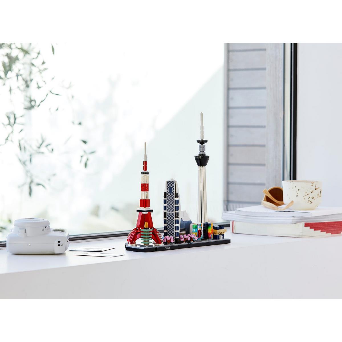 Более подробная информация о городе Токио и дизайнере LEGO, разработавшем эту модель, приведена в буклете к набору LEGO® Architecture (21051).