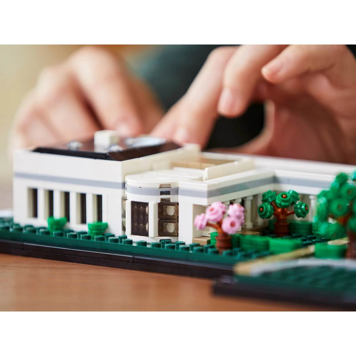 Набор LEGO® Architecture Белый дом (21054) является частью коллекции вдохновляющих наборов LEGO®, для искушённых ценителей архитектуры и искусства.