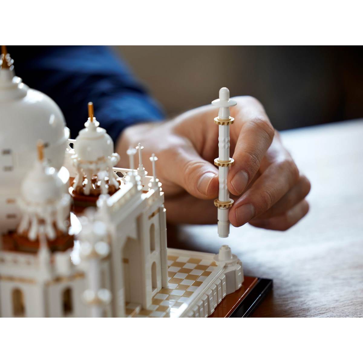 Размеры архитектурной модели LEGO® Architecture Тадж-Махал (21056) Landmark: 20 см в высоту, 23 см в ширину и 23 см в глубину.
