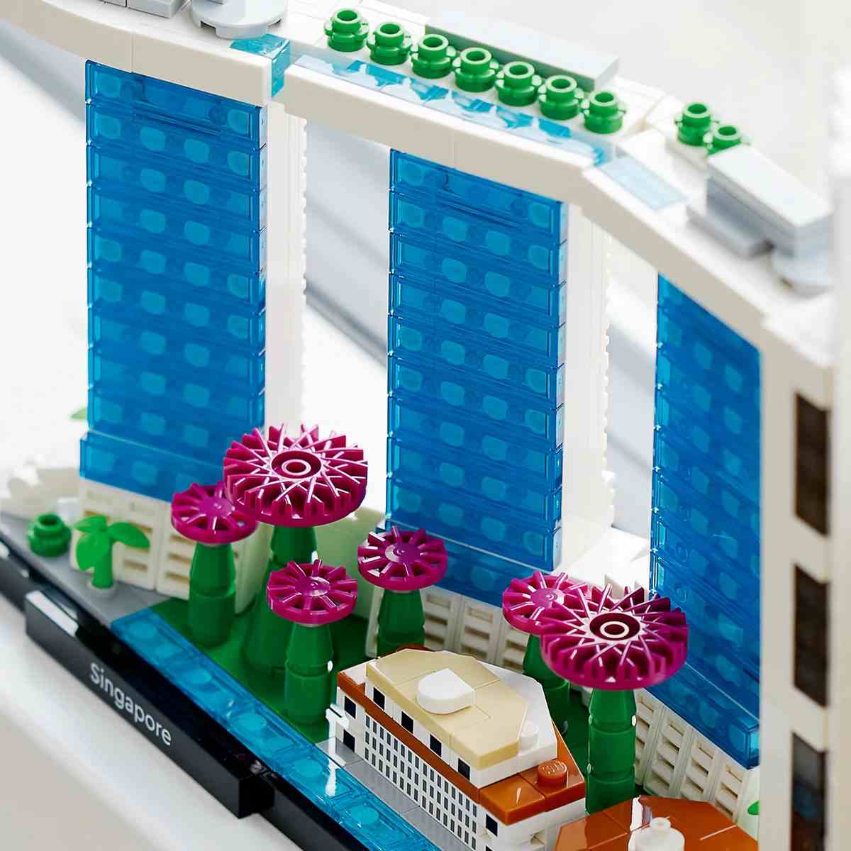 Воссоздайте кроны деревьев с помощью элементов LEGO® Architecture Сингапур (21057).