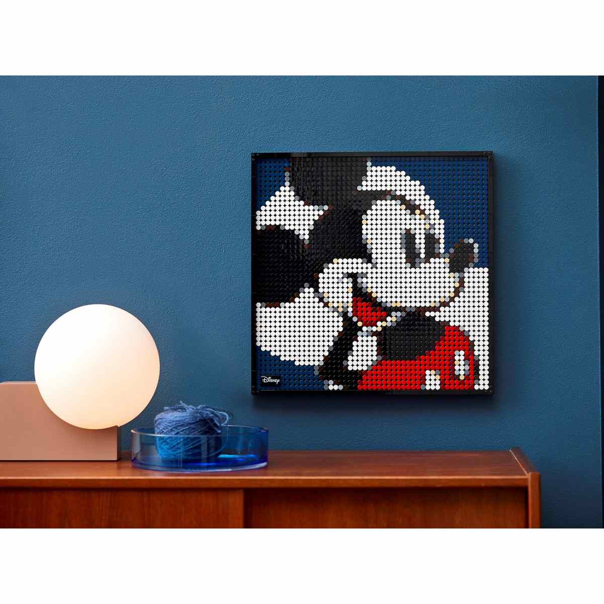 Создавая настенные рисунки LEGO® Art Disney's Mickey Mouse (31202), вы отражаете вашу страсть к Микки Маусу или Минни Маус.