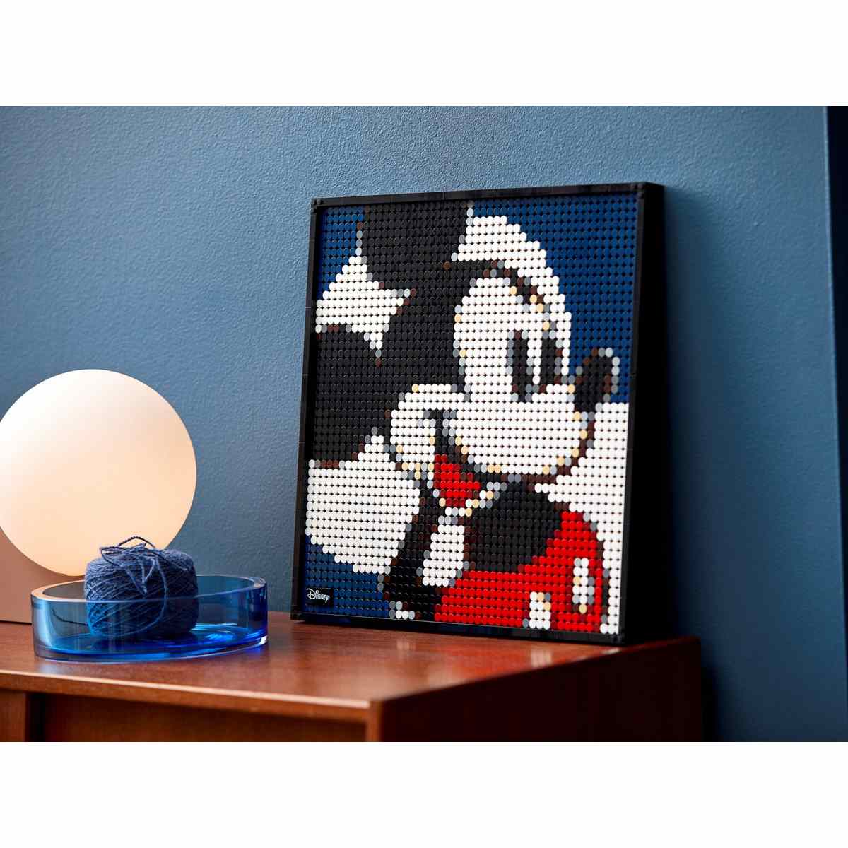 LEGO® Art Disney's Mickey Mouse (31202) - захватывающий проект «сделай сам», что вызывает ностальгию по мере того, как вы строите.