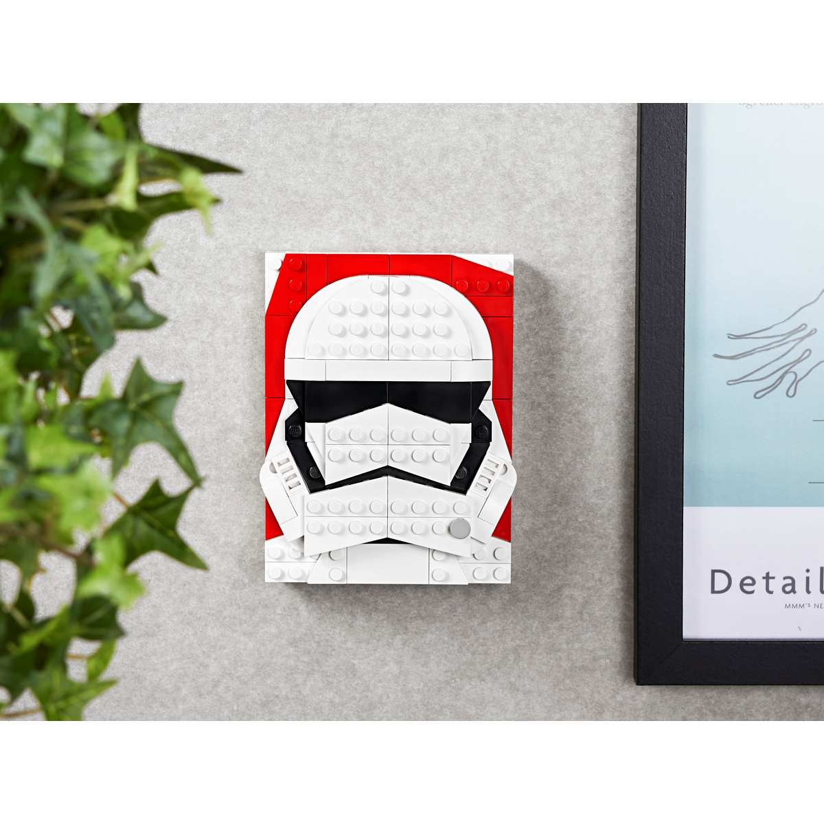 Набор LEGO® Brick Sketches™ Star Wars™ First Order Stormtrooper (40391) идеально подойдет для коллекционирования и демонстрации, эффектно украшая интерьер.