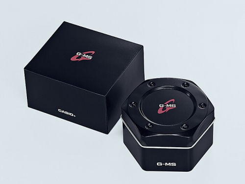 Часы CASIO BABY-G MSG-C100G-1AER комплектуются специальной металлической черной упаковкой с лого коллекции G-MS.