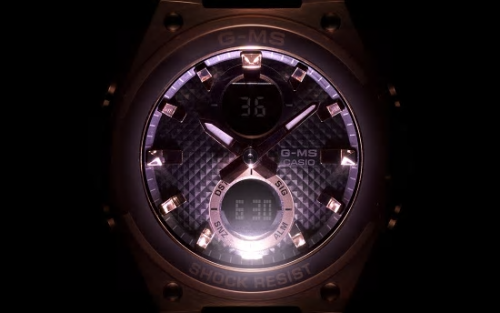 Сверхяркая подсветка циферблата часов BABY-G MSG-C100G-1AER осуществляется с помощью мощного светодиода.