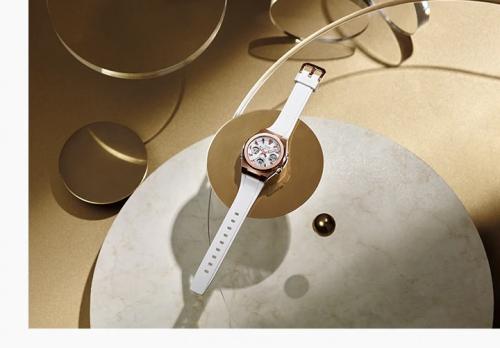Часы CASIO BABY-G MSG-S600G-7AER получили стальную накладку IP Rose Gold на корпус и белый полимерный ремешок.