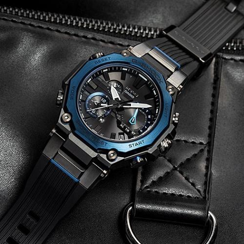 12-угольный синий безель премиальных часов G-SHOCK MTG-B2000B-1A2ER покрыт по техноголии ионного напыления IP-blue.