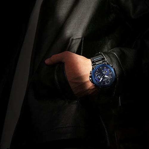 Ударопрочные часы G-SHOCK MTG-B2000B-1A2ER подходят для повседневных поездок и работы, где важны прочность и комфорт.