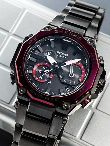 Карбоново-стальные часы G-SHOCK MTG-B2000BD-1A4ER оснащены технологией солнечного питания с энергосбережением.