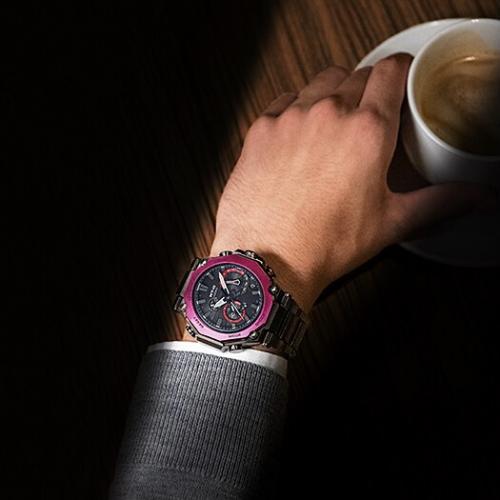 Часы G-SHOCK MTG-B2000BD-1A4ER придадут образу солидности и сформируют нужное отношение бизнес-партнёров.