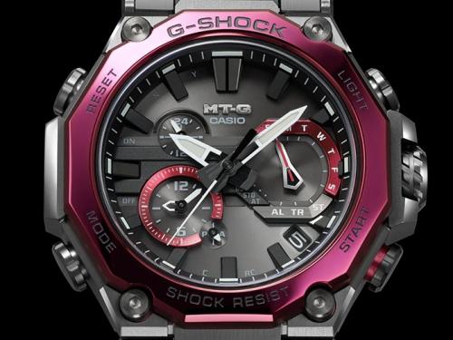Бордовый 12-угольный безель часов G-SHOCK MTG-B2000BD-1A4ER покрыт по техноголии ионного напыления Bordeaux IP.