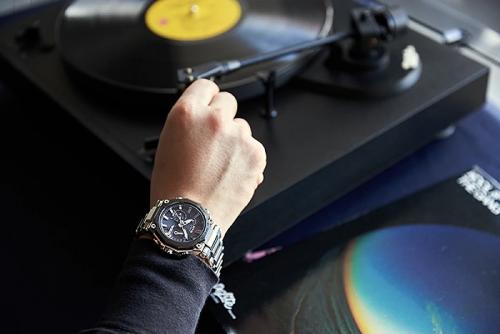 Технология Triple G Resist защищает часы CASIO G-SHOCK MTG-B2000D-1AER от ударов, вибрации и центробежной силы.