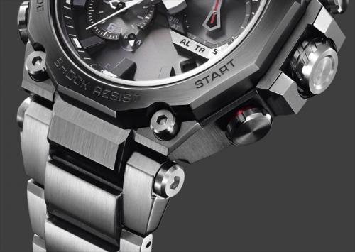 Черный безель премиальных часов G-SHOCK MTG-B2000D-1AER покрыт по техноголии ионного напыления IP-black.
