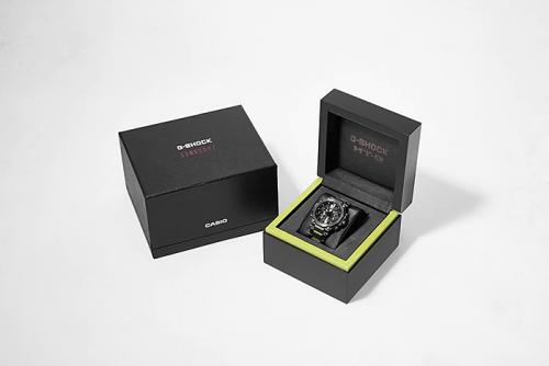 Лимитированные стальные часы G-SHOCK MTG-B2000SKZ-1AER комплектуются эксклюзивной черной коробкой.